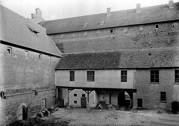 barten-schloss-innenhof-1920-e