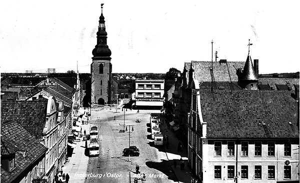 Insterburg Alter Markt mit Bussen und Oberleitungsbussen