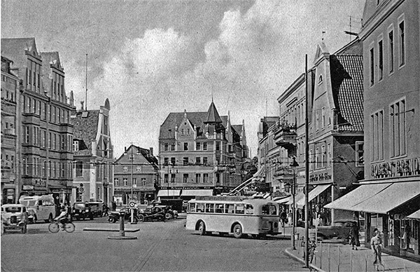 Insterburg_Alter_Markt und Trolleybus