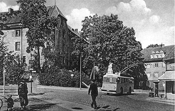 Insterburg_Altes_Schloss_Ulanendenkmal_Ecke_Muehlendamm_Theaterstrasse