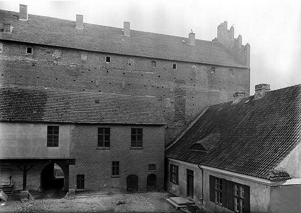 castle-barten-innenhof