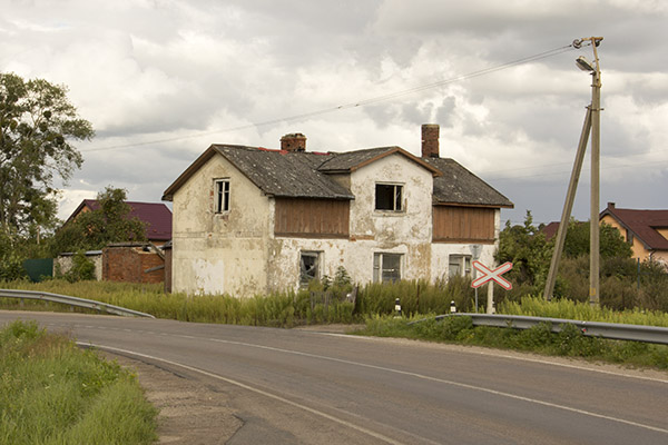 Sosnovka 2016 Haus in der Nähe der Autobahn