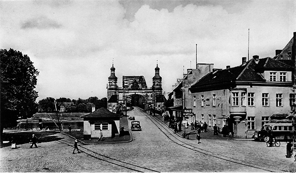 Tilsit-Luisen-Brücke_mit_Grenzkontrollstelle_I_1