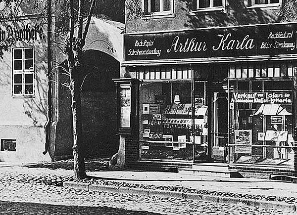 Wehlau, Marktplatz Westseite, Papierwaren Arthur Karla