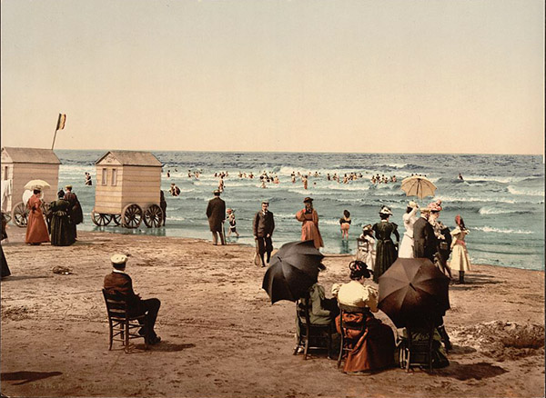 beach with bathing machines