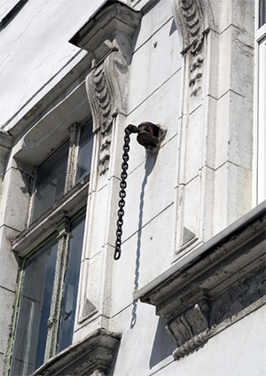 Chernyakhovsk chain-stretcher for contact line