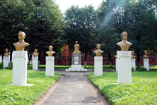 monument to smirnov gusev